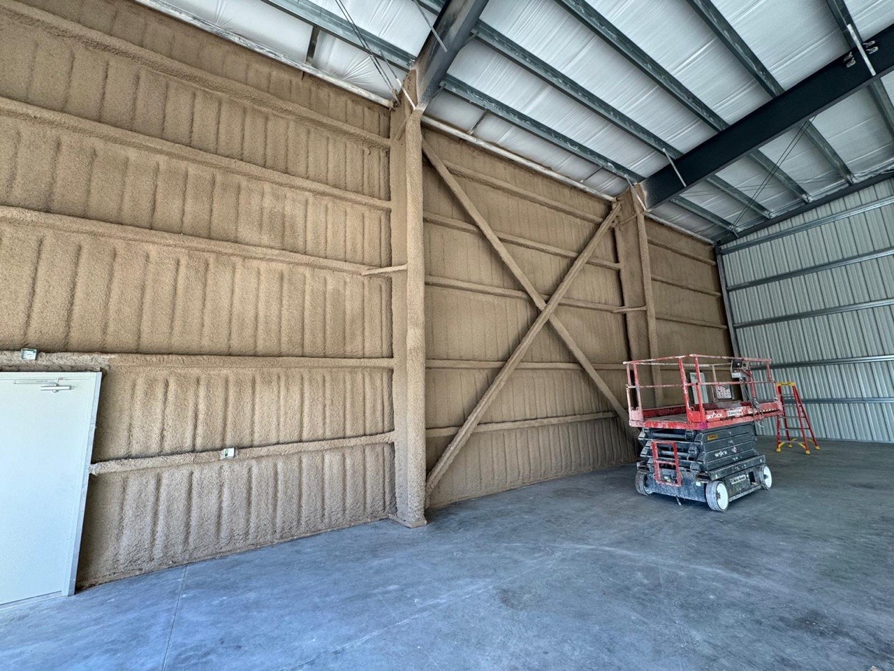 Spray fireproofing on structural steel